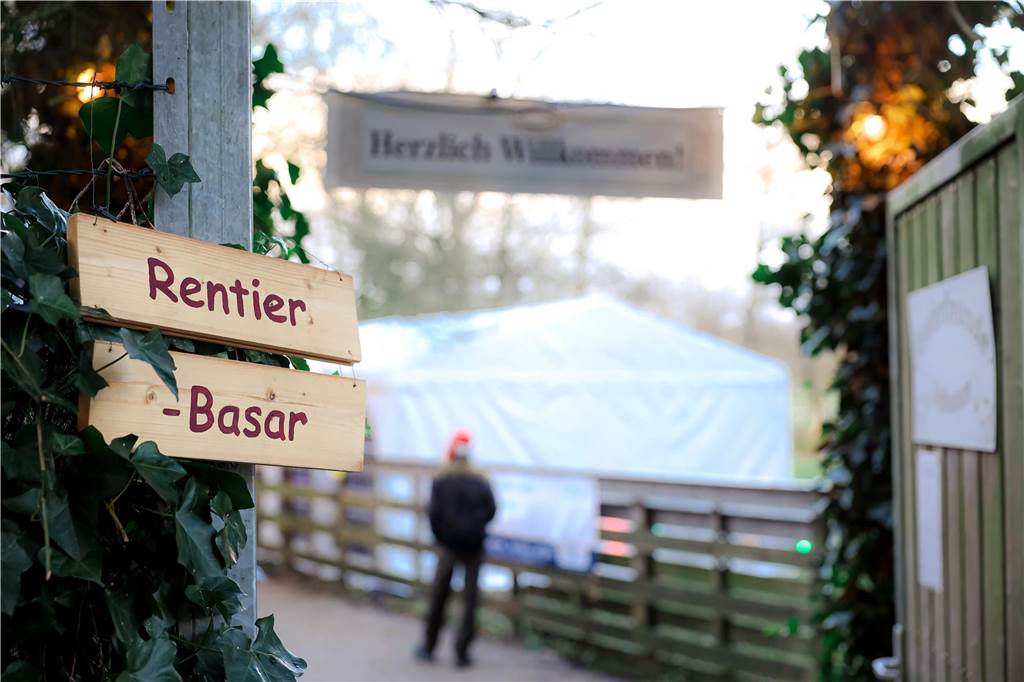 Vor zehn Jahren fing alles an: Wie die Rentiere nach Feldhausen kamen Seit 2015 findet der Rentierbasar statt. Viel Werbung wird für die Veranstaltung nicht gemacht. Der Basar soll klein und familiär bleiben.