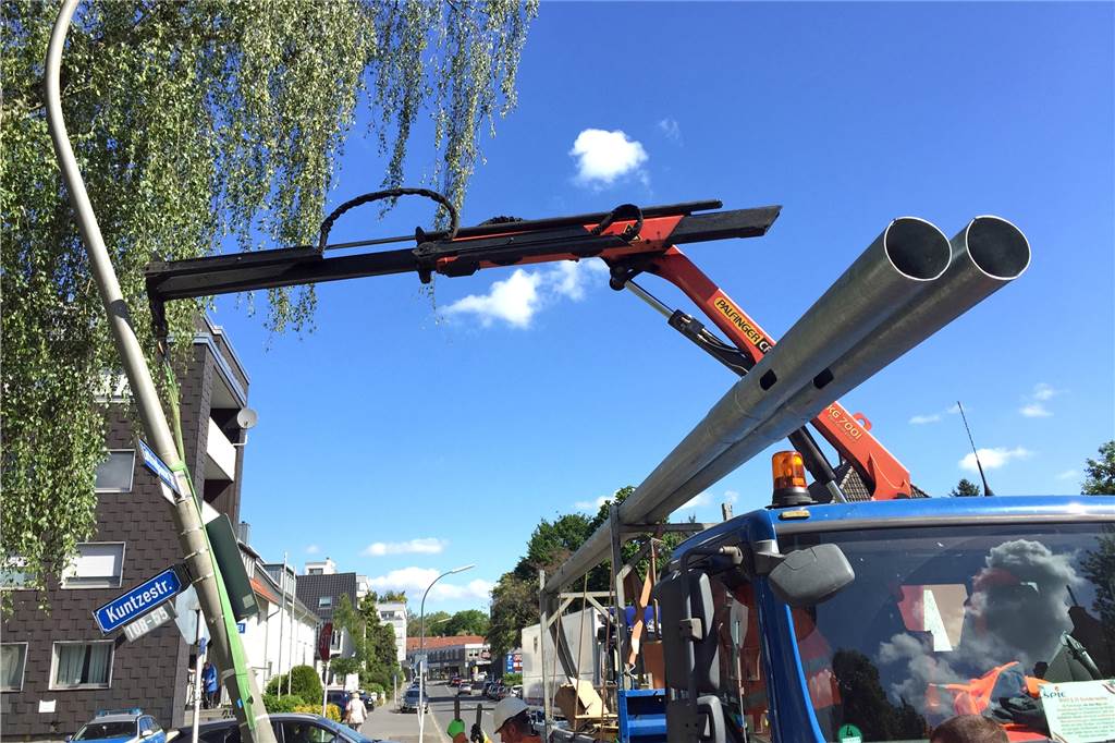 LED-Straßenlaternen leuchten eine Stunde länger nur mit halber Kraft Baustelle in Hombruch zur Umrüstung der Straßenbeleuchtung.