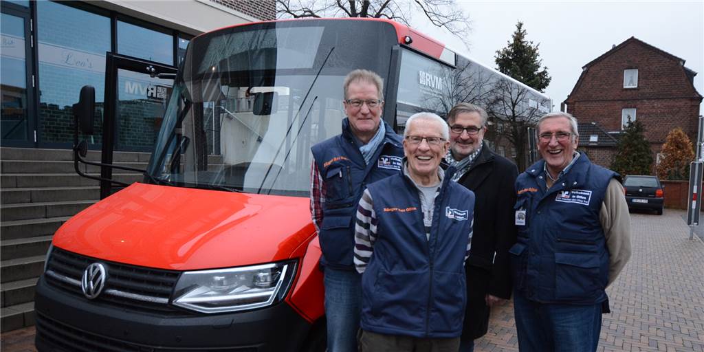 Bürgerbusverein Olfen feiert Jubiläum: Seit 25 Jahren fahren Bürger Bürger Seit 25 Jahren gibt es den Bürgerbusverein Olfen inzwischen - ein Grund zur Freude und zum Feiern für den aktuellen Vorsitzenden Christoph Kötter (2. v. r.). Der Bürgerbusverein Olfen ist der älteste im Kreis Coesfeld.