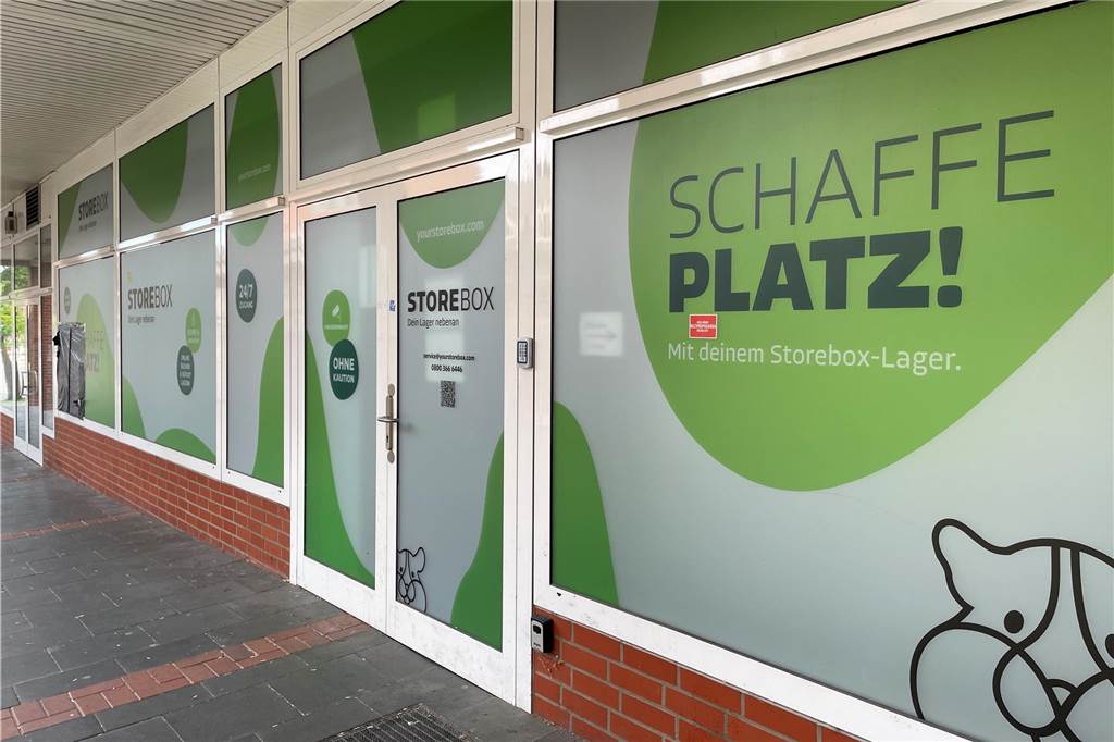 xxxx Eingang zum Ladenlokal von "Storebox" in der Werner Straße in Lütgendortmund. Hier können Privat- wie Geschäftskunden Lagerfläche mieten.