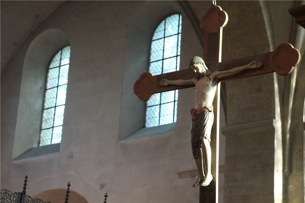 Sanierungsfall Stiftskirche Cappenberg: Seit sechs Monaten Stillstand Seit Anfang März ist auch das spätromanische Kreuz in der Restauratorenwerkstatt.