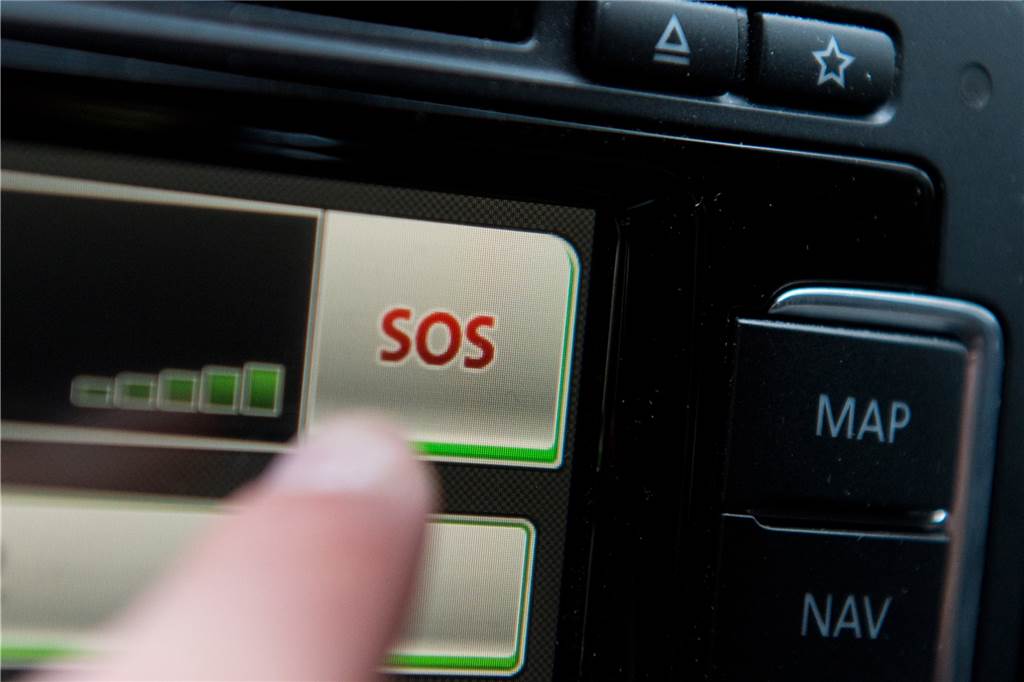 Wenn der automatische Pkw-Notruf zum tückischen Problem für die Feuerwehr wird Seit April 2018 müssen alle neuen Fahrzeugmodelle mit dem europäischen Notruf eCall ausgerüstet sein – inklusive des SOS-Knopfes.