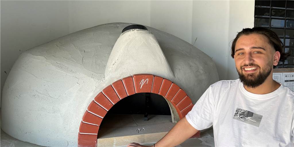 Gastronom verschiebt Pizzeria-Start erneut – plant aber großes Gewinnspiel Gastronom Alper Günes in seiner zukünftigen Holzofen-Pizzeria an der Provinzialstraße in Lütgendortmund