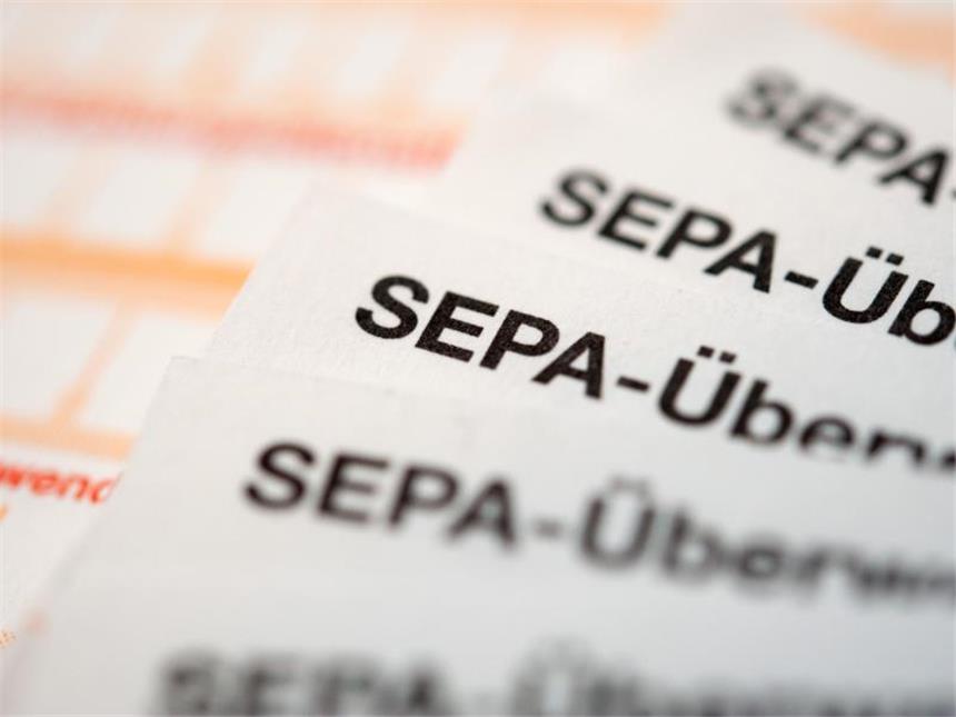 Bundesbank: Umstellung auf Zahlungssystem Sepa reibungslos verlaufen Seit dem 1. August dürfen Unternehmen und Vereine Lastschriften und Überweisungen in Euro nur noch im neuen Format mit der internationalen Kontonummer IBAN tätigen. Foto: Andrea Warnecke
