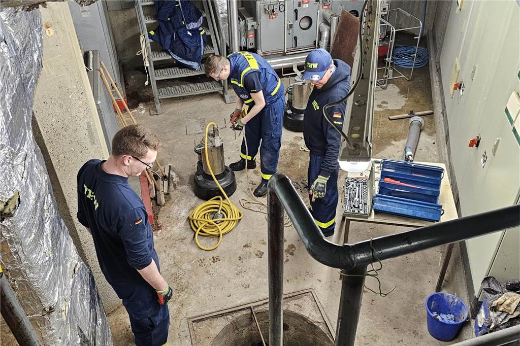 Weihnachten fiel ins Wasser: THW bekämpfte das Hochwasser in der Region Seit dem 23. Dezember 2023 waren die Helfer des THW Werne in der Region im Dauereinsatz, um in verschiedenen Städten das Hochwasser zu bekämpfen.