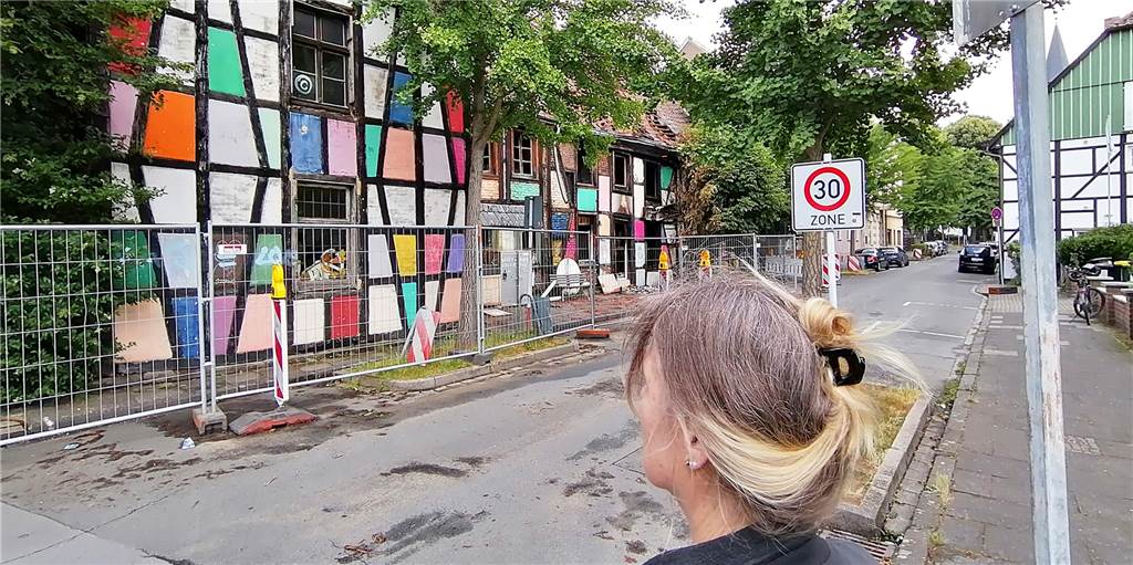 Nach Großbrand: Die Zukunft des ehemaligen Café Chaos ist weiterhin offen Seit dem Brandtag Ende Juni rätseln viele Mengeder, wie es mit dem denkmalgeschützten Fachwerkhaus weitergeht.