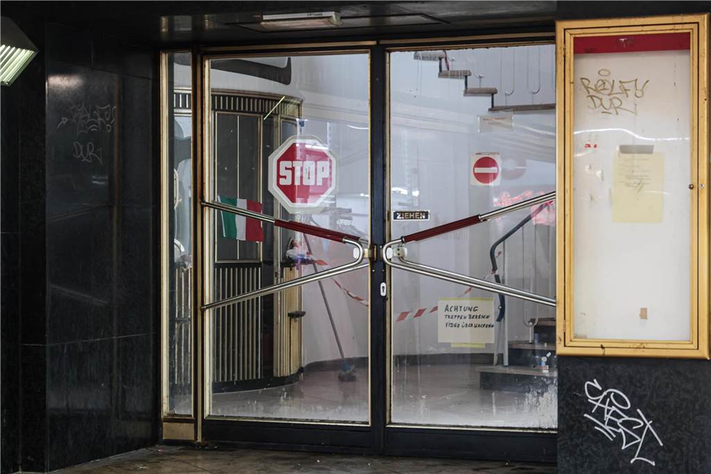 Stadt kauft altes Kino am Ostenhellweg: Uni meldet schon Interesse an Seit dem Jahr 2000 ist das Film-Casino geschlossen. Früher waren hier Größen wie Liselotte Pulver und Johannes Heesters zu Gast.