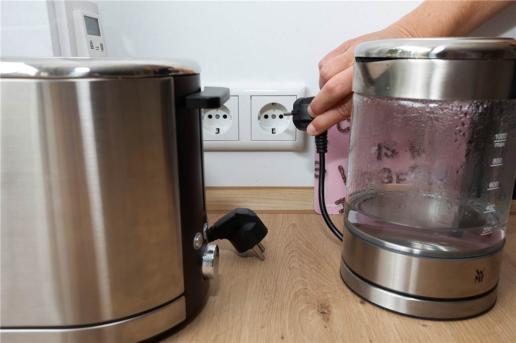 Seit dem verheerenden Brand zieht Cornelia Althoff nun immer den Stecker ihrer  Kleingeräte. 