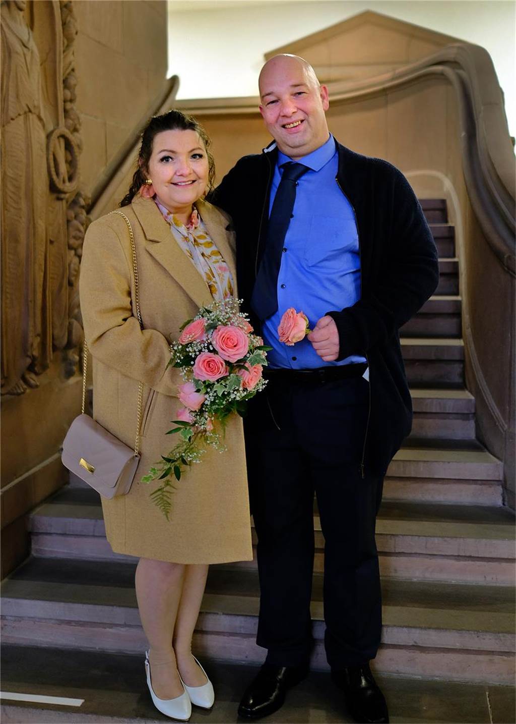 Das Brautpaar Melanie Sölter und Markus Felten im Treppenhaus des Recklinghäuser Rathauses