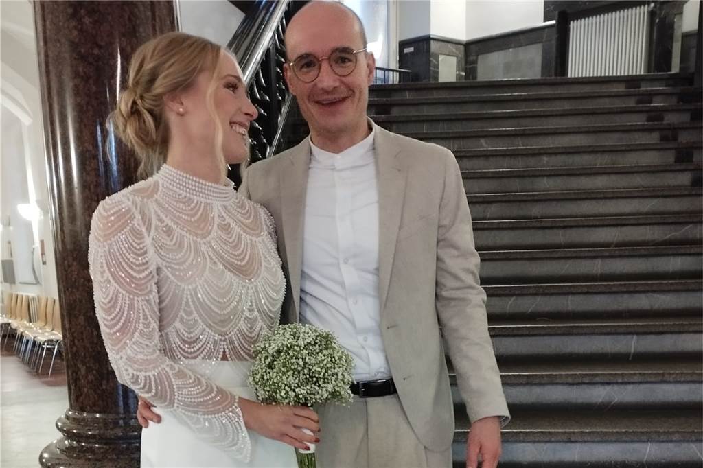 Paar plante die Flitterwochen ohne es zu wissen Seit der Oberstufe ist Christin an der Seite von Niklas.