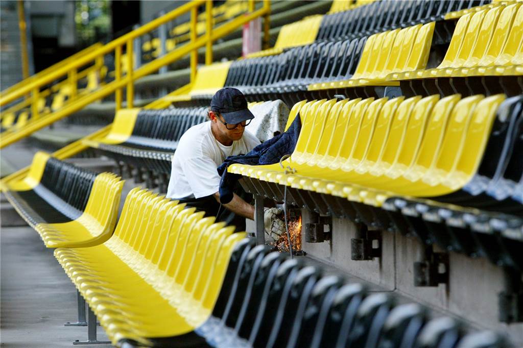 Seit der WM 2006 gibt‘s im Signal Iduna Park Sitze mit Rückenlehnen.