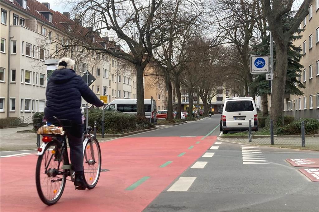 Nächster Abschnitt für Radschnellweg in Sicht Seit Dezember 2021 ist die Große Heimstraße im Kreuzviertel eine Fahrradstraße und das erste Teilstück des Radschnellwegs Ruhr (RS1) in Dortmund.