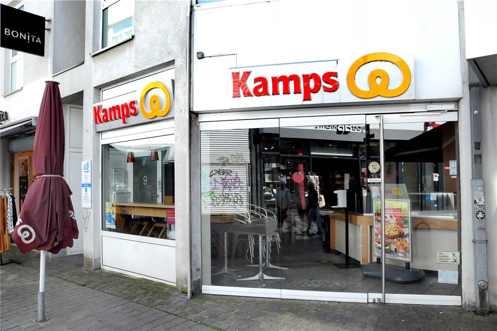 Kein Juwelier in alter Kamps-Filiale: Vermieter spricht Kündigung aus Seit die Filiale der Bäckerei Kamps im Oktober 2021 geschlossen wurde, steht das Ladenlokal an der Hüsingstraße leer.