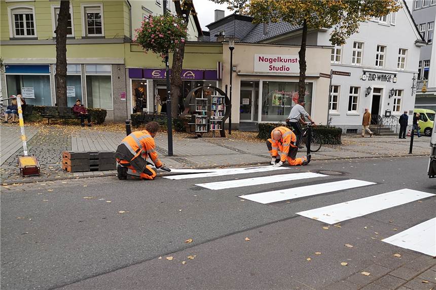 Wegen Extrablatt-Baustelle: Auf der Hüsingstraße gibt es jetzt einen Zebrastreifen Seit Dienstagnachmittag gibt es den Zebrastreifen auf der Hüsingstraße.