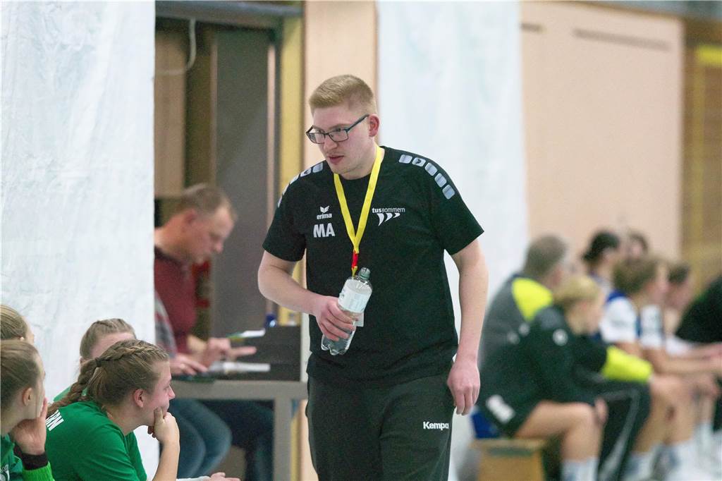 Seit dieser Saison auch Trainer der HSC-Herren II: Maurice Abstins war am Samstagabend mit den Damen des TuS Bommern zu Gast in Haltern.