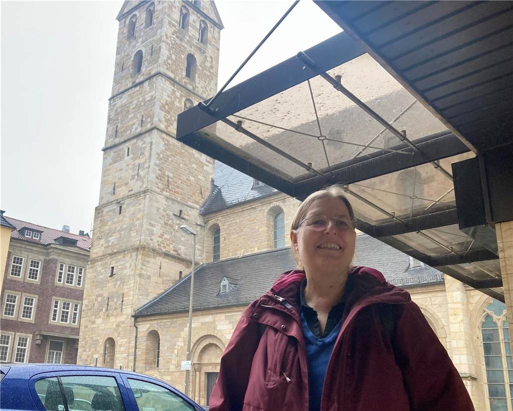 Evangelische Kirche schrumpft massiv: Nur ein Drittel aller Pfarrstellen bleibt Pfarrerin Birgit Worms-Nigmann