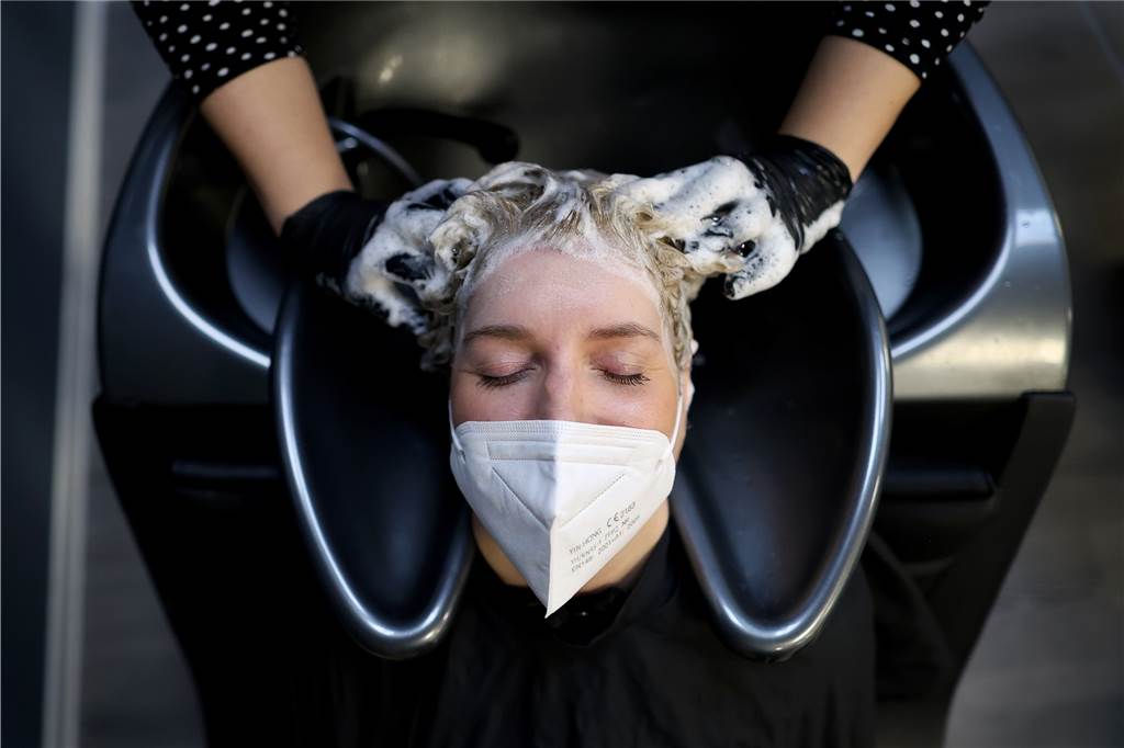 Halterner Friseuren bleiben wegen der Testpflicht die Kunden weg Seit Einführung der Testpflicht haben viele Kunden ihren Termin beim Friseur abgesagt.