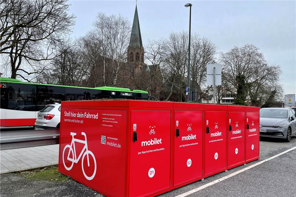 Fahrräder am Hörder Bahnhof: Sichere Rad-Abstellanlage soll kommen Fahrradboxen in Hörde