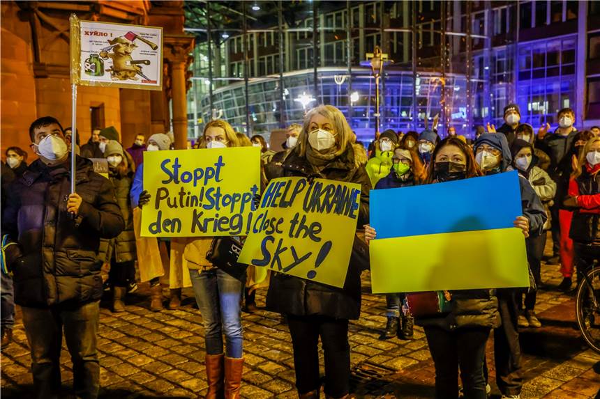 Decken, Nahrung, Windeln: Hier können Sie in Dortmund für die Ukraine spenden Seit Ende Februar herrscht Krieg in der Ukraine. Viele Menschen solidarisieren sich mit den vom Krieg betroffenen Menschen und wollen spenden.