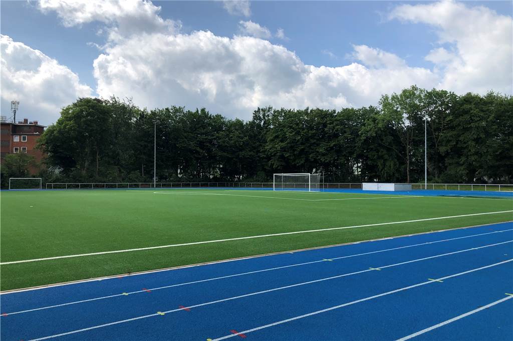 Frauen gesucht: Fußballverein wünscht sich weibliche Verstärkung Seit Ende Oktober 2020 hat Teutonia Lanstrop eine wunderschöne Kunstrasen-Anlage an der Büttnerstraße