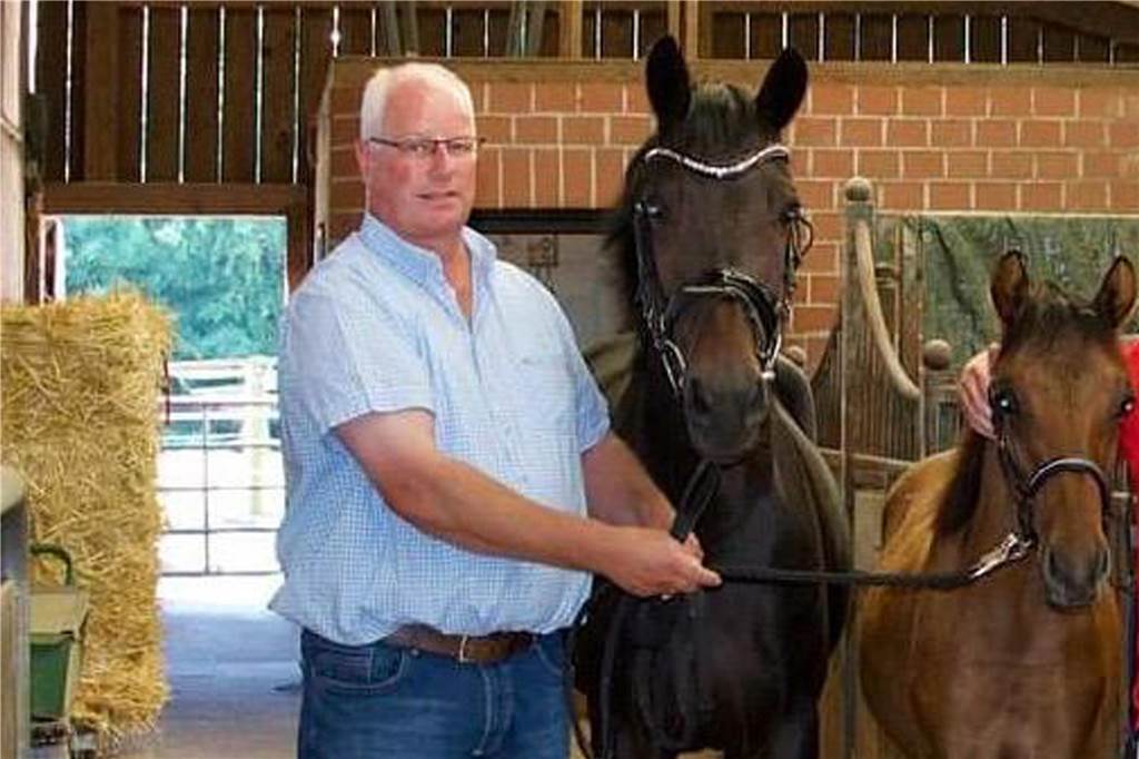 Booms Ponys qualifizieren sich zu Championat und Europameisterschaft Dietmar Boom mit zweien seiner Ponys.