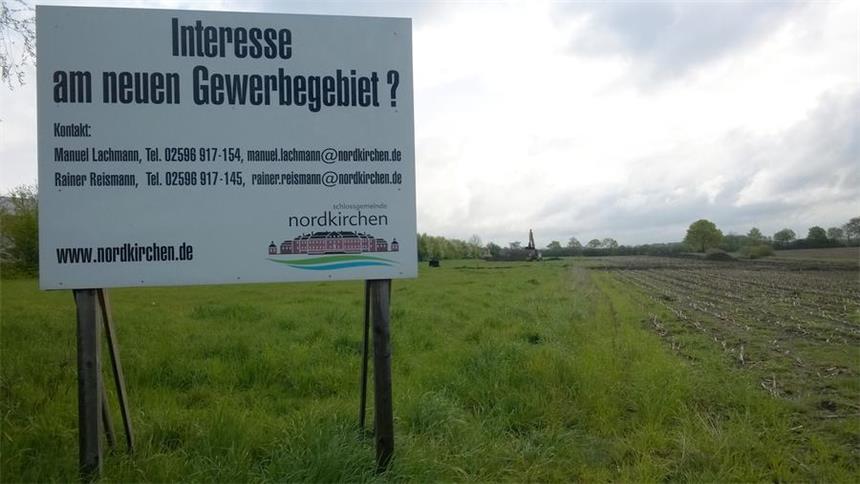 Gewerbegebiet Südkirchen: Erweiterung läuft Seit etwa einem Jahr läuft die Vermarktung der Gewerbeflächen südlich der Wilhelm-Raiffeisen-Straße. Die Resonanz sei gut, berichtete Bürgermeister Dietmar Bergmann am Dienstag.