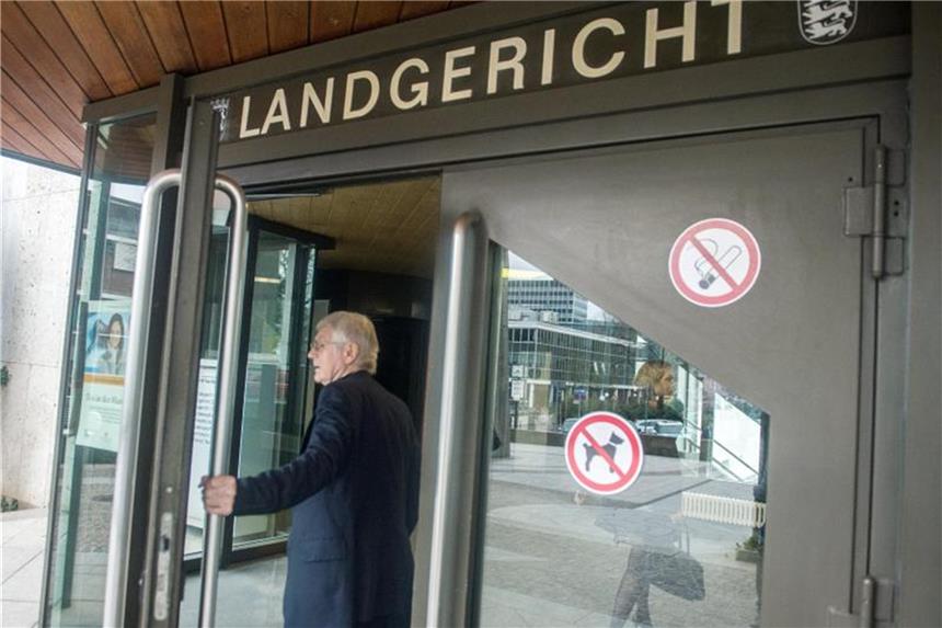 Freiheitsstrafen für Schlecker-Kinder Seit fast neun Monaten steht der frühere Drogerieunternehmer Anton Schlecker in Stuttgart vor Gericht. Foto: Lino Mirgeler