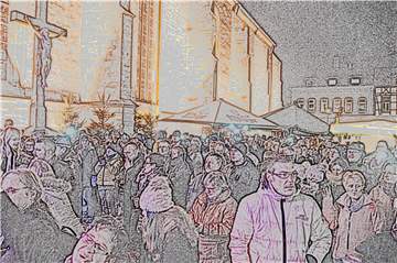 Seit Freitag, 7. Dezember 2018, lockt der Weihnachtsmarkt vor der Christoporus-Kirche die Menschen an.