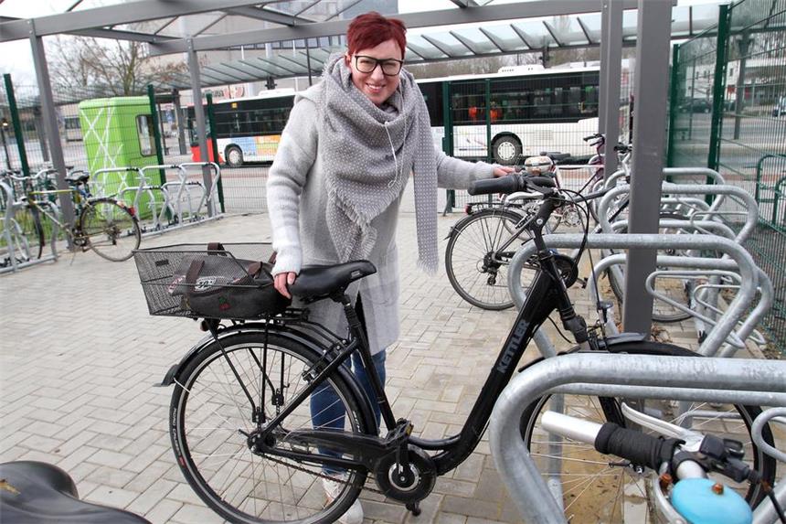 Fahrrad-Parkhaus in Werne soll bald offiziell eröffnen Seit fünf Wochen nutzt Christiane Wiese das Fahrrad-Parkhaus, das demnächst offiziell in Betieb gehen soll.