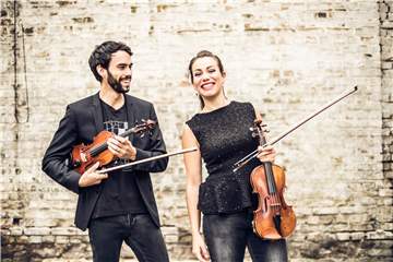 Seit ihrem 12. Lebensjahr teilen sich die beiden Geschwister die Bühne: Marie-Luise Dingler und Christoph Dingler sind als „The Twiolins“ am 30. Juni zu sehen.