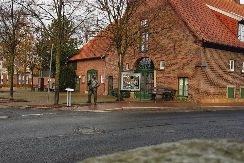 Umgestaltung Bürgerhaus: „Wir blamieren uns vor der Bevölkerung“ Seit Jahren liegen die Pläne, das Außenareal des Bürgerhauses samt Eingangsbereich umzugestalten praktisch auf Eis.