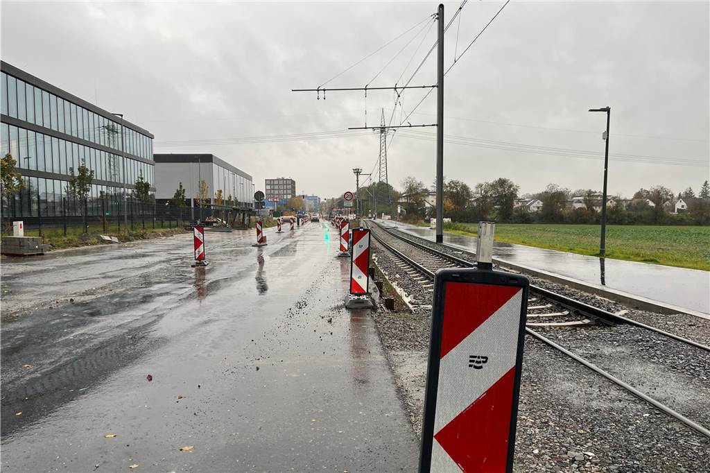 Vollsperrung sorgt für Ärger bei Anwohnern und Bezirksbürgermeister Seit Jahren sind Anwohner von der Baustelle genervt. Über die aktuelle Maßnahme ärgern sich viele.