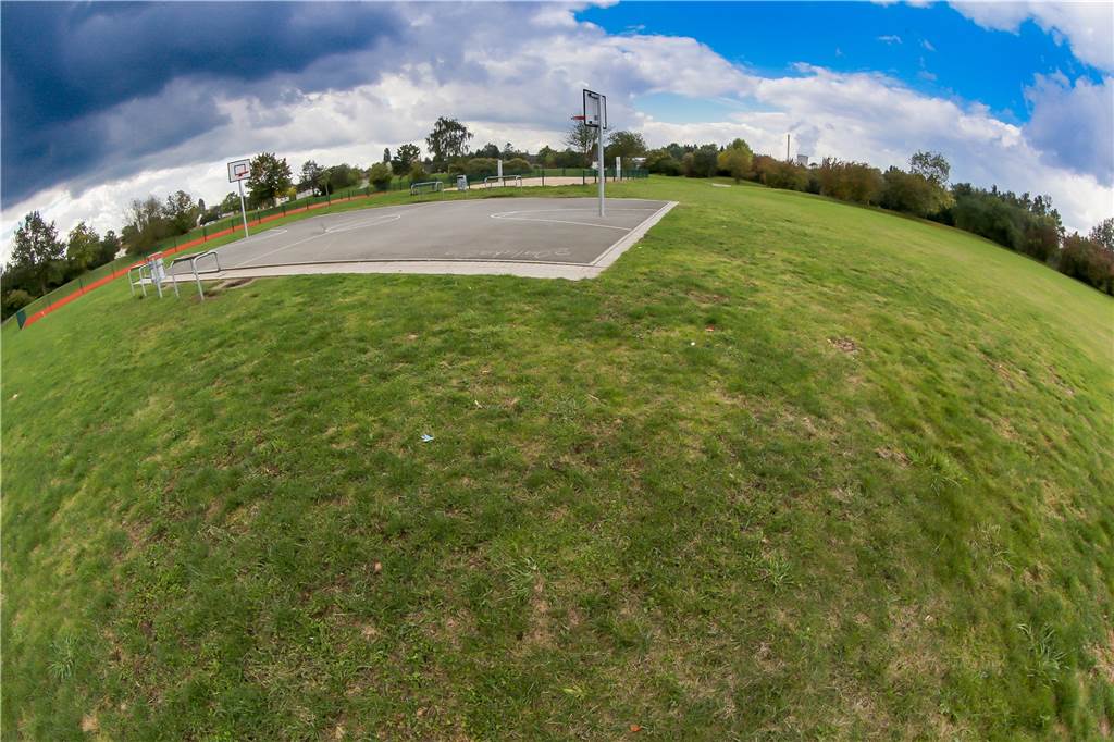 Seit Jahren soll der Hansemannpark eine Strom- und Wasserversorgung erhalten. Die Grünfäche ist nicht nur Freizeitareal, sondern auch eine Veranstaltungsfläche – etwa für den Mengeder Ferienspaß.