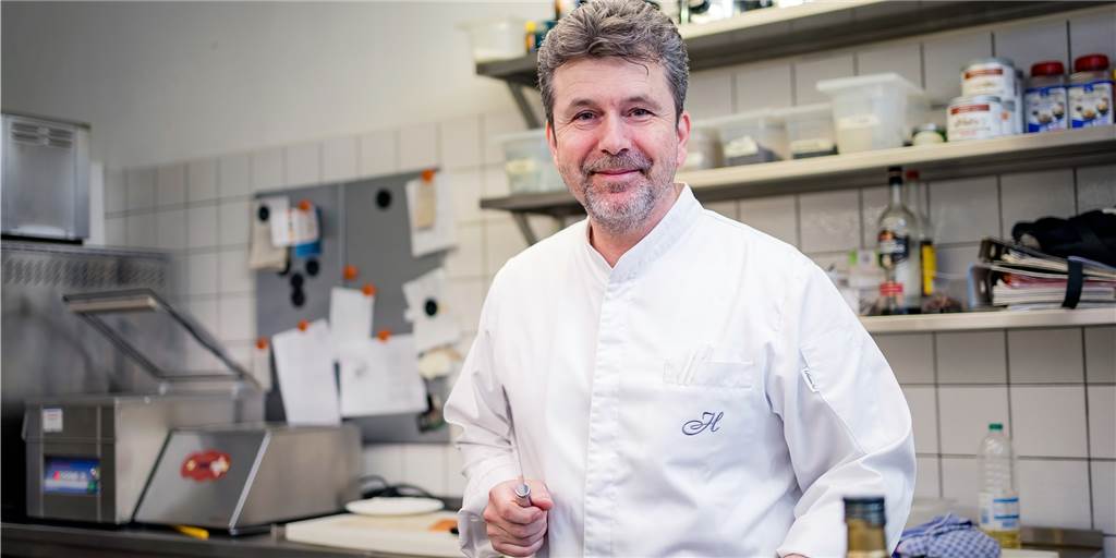 14 Top-Adressen: Das sind die besten Gourmetrestaurants des Ruhrgebiets Seit Jahrzehnten einer der Top-Köche des Ruhrgebiets: Knut Hannappel in der Küche seines mit dem Michelin-Stern ausgezeichneten Restaurant in Essen.
