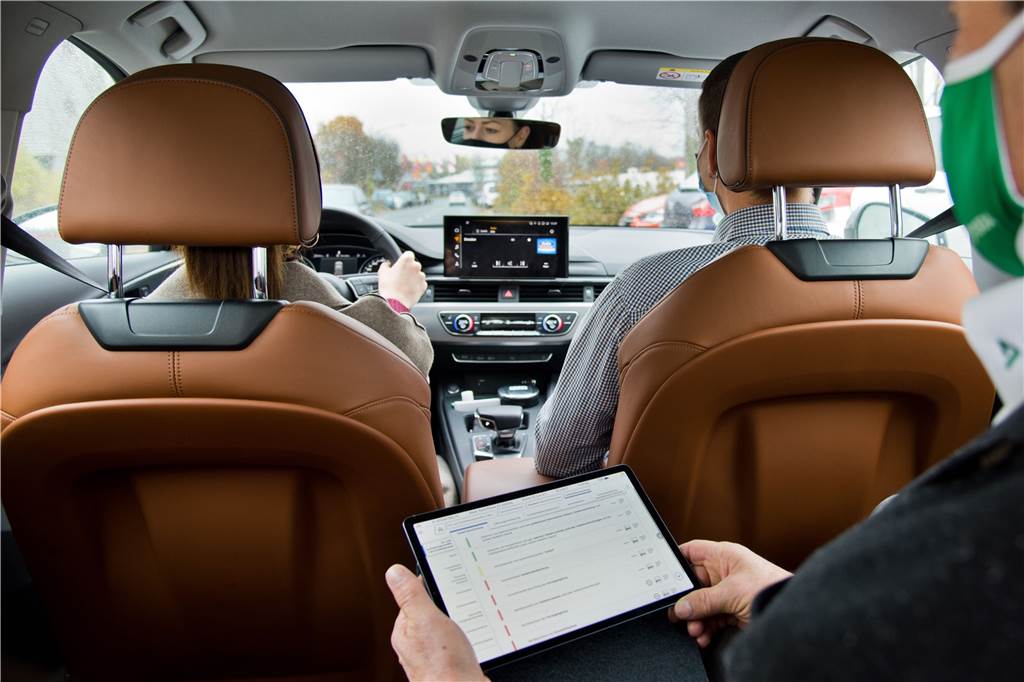Fahrschüler stehen im Stau: Es gibt in Haltern zu wenig Prüfer Seit Januar dauern Fahrprüfungen zehn Minuten länger, weil ein neues digitales Prüfprogramm angewendet wird.