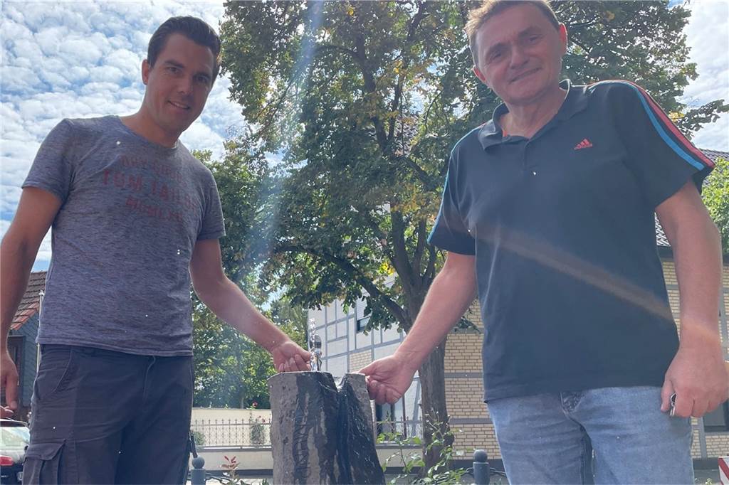 Bürgermeister Dietmar Bergmann am Trinkwasserbrunnen in Südkirchen