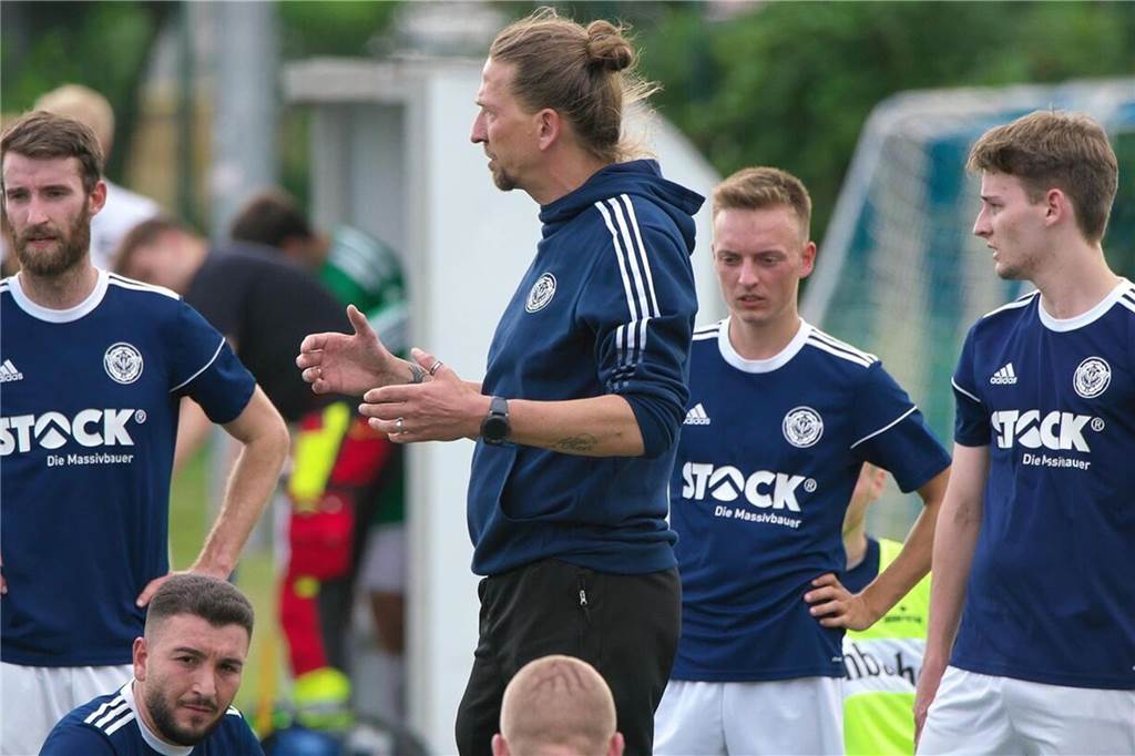 ETuS-Trainer Gruszka trotz Keeper-Risiko entspannt: Urgestein hilft als Feldspieler im Tor aus Seit Juli arbeitet Marco Gruszka für den ETuS Haltern, holte mit dem Team in seiner ersten Hinrunde 30 Punkte in 15 Spielen.