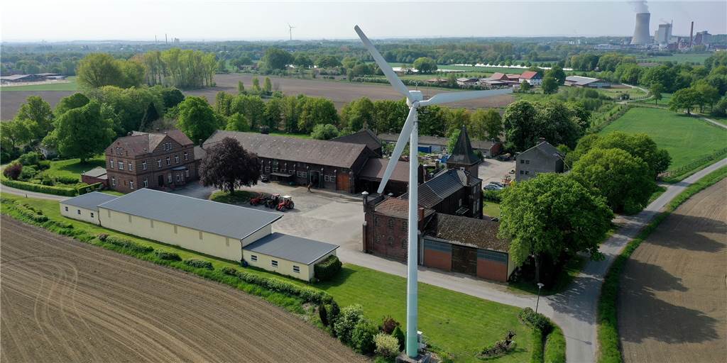 Vor mehr als 30 Jahren: Stadt Lünen bekommt ihr erstes Windrad Seit mehr als 30 Jahren dreht sich das Windrad in Lünen auf dem Hof von Schulte-Witten. Es war das erste seiner Art in der Lippestadt.