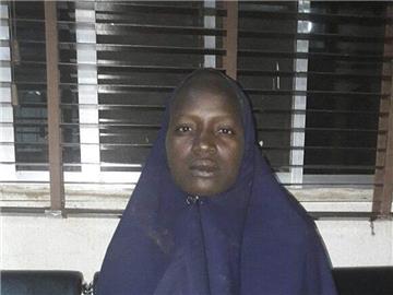 Seit mehr als zwei Jahren sind die Schülerinnen aus dem nigerianischen Ort Chibok verschwunden. Im Mai wurde dieses Mädchen vom nigerianischen Militär befreit. Die islamistische Terrororganisation Boko Haram soll nun per Videobotschaft vorgeschlagen haben, die anderen entführten Mädchen im Tausch gegen inhaftierte Islamisten freizulassen. Foto: Nigerian Military/Archiv