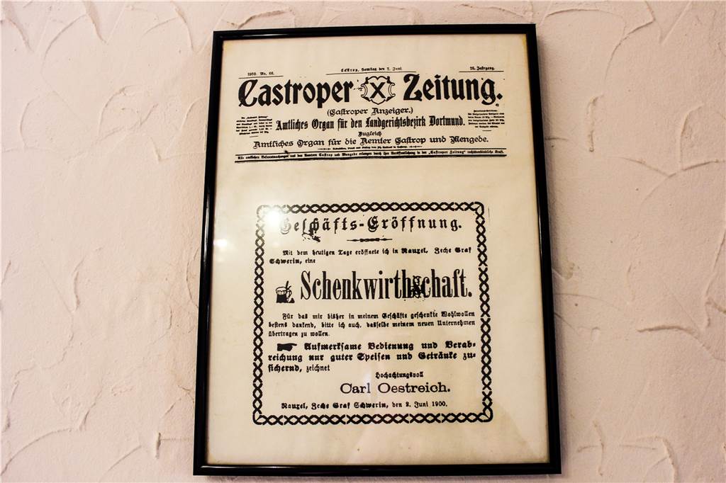 Haus Oe wird renoviert, doch junge Macher wollen alten Charme erhalten Seit mittlerweile 120 Jahren gibt es das Haus Oe auf Schwerin. Haus Oestreich ist nach seinem Gründer Carl Oestreich benannt, der sich von Brot backen auf Bier zapfen verlegte.