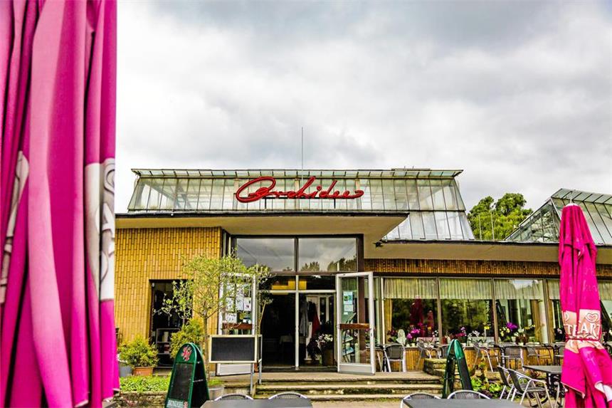 Im Rombergpark lebt 50er-Jahre-Architektur wieder auf Seit Mittwoch wieder wie anno 1958: Der Schriftzug Orchidee über dem Café-Eingang.