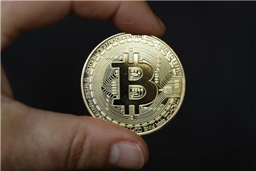 Seit Mittwochmorgen hat der Bitcoin etwa 15 Prozent an Wert verloren. Foto: Ina Fassbender
