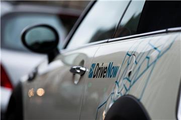 Seit Monaten gibt es Gerüchte über ein Zusammengehen der beiden Konkurrenten Daimler und BMW bei ihren Carsharing-Töchtern. Foto: Rolf Vennenbernd