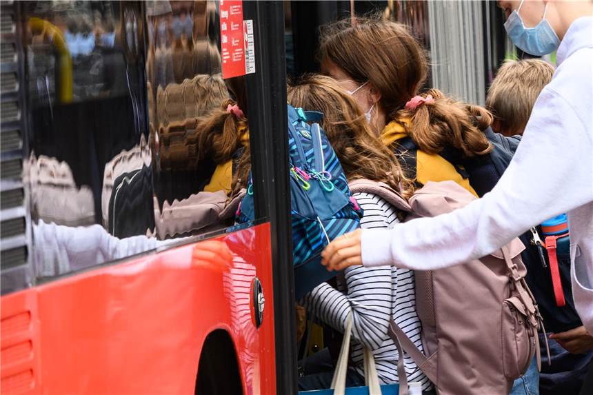 Schulverkehr: DSW21 richtet dringenden Appell an Schüler Seit Montag (15.3.) nutzen wieder mehr Schüler Bus und Bahn für den Weg zur Schule.