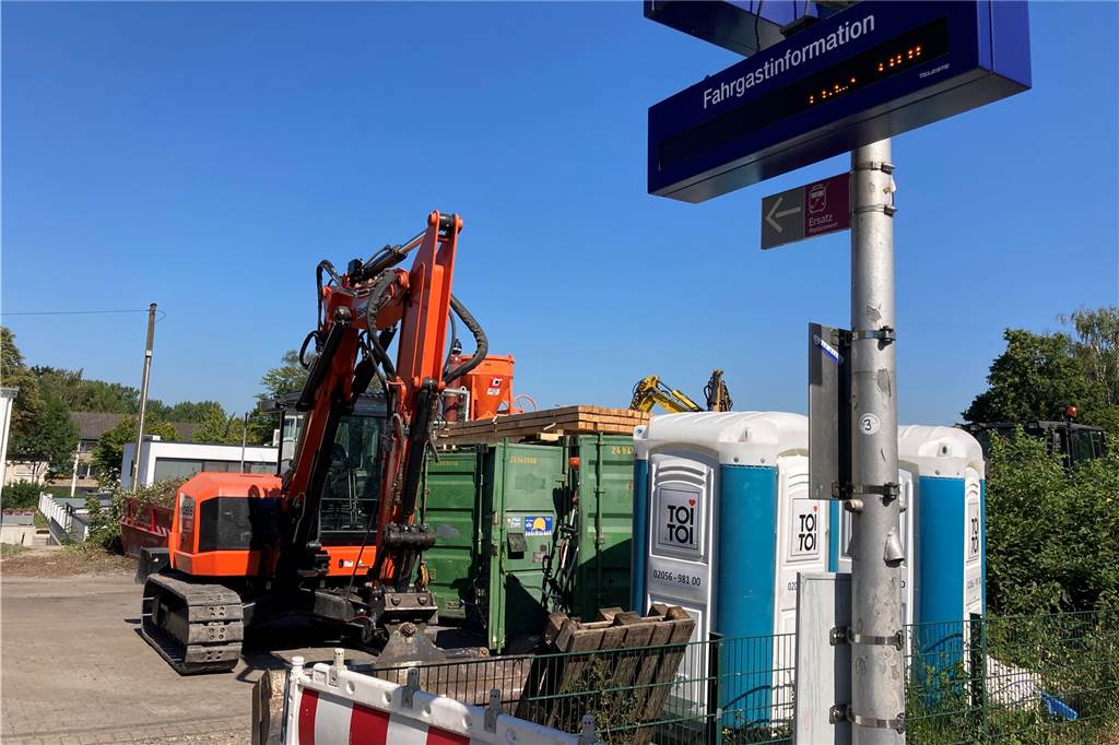 Zugverkehr betroffen: Umbau an Bahnhof im Dortmunder Westen beginnt Seit Montag (8.8.) rollen die Bagger am Bahnhof Marten. Dieser soll bis Jahresende umfassend modernisiert werden.