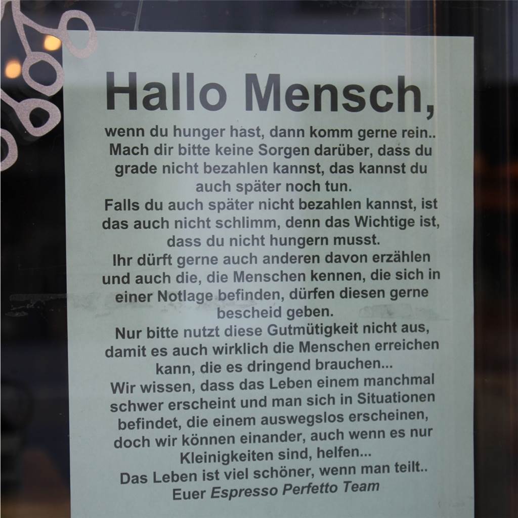 Espressobar am Phoenix-See lässt bedürftige Menschen kostenlos essen Seit Montag weist dieser Aushang an der Tür des Cafés auf das Angebot hin.
