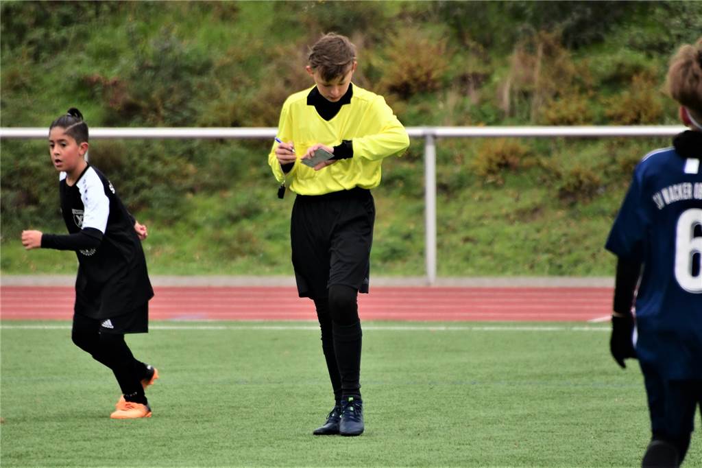 Seit Oktober ist der erst 15-jährige Castrop-Rauxeler Gianluca Mücke (Arminia Ickern) Schiedsrichter.