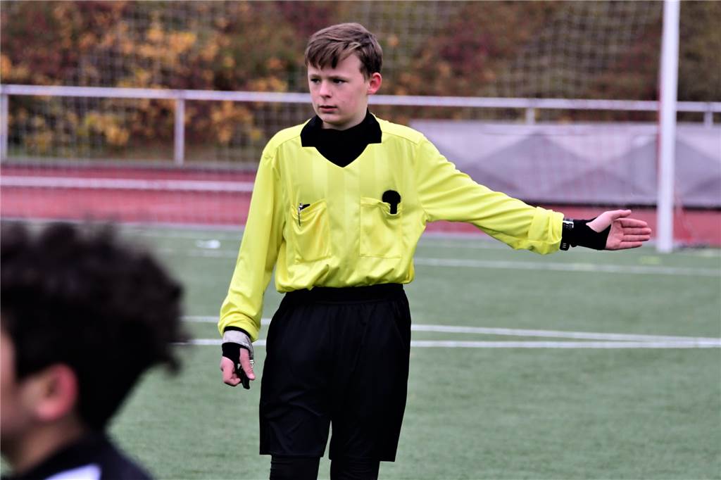 Seit Oktober ist der erst 15-jährige Castrop-Rauxeler Gianluca Mücke (Arminia Ickern) Schiedsrichter.