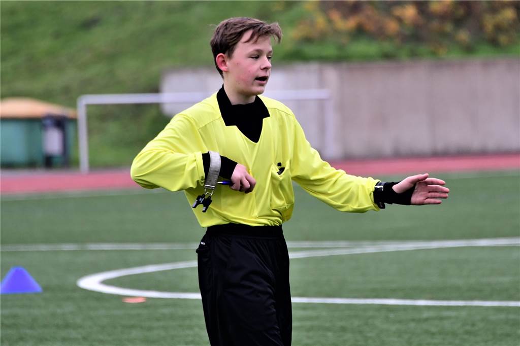 Seit Oktober ist der erst 15-jährige Castrop-Rauxeler Gianluca Mücke (Arminia Ickern) Schiedsrichter.