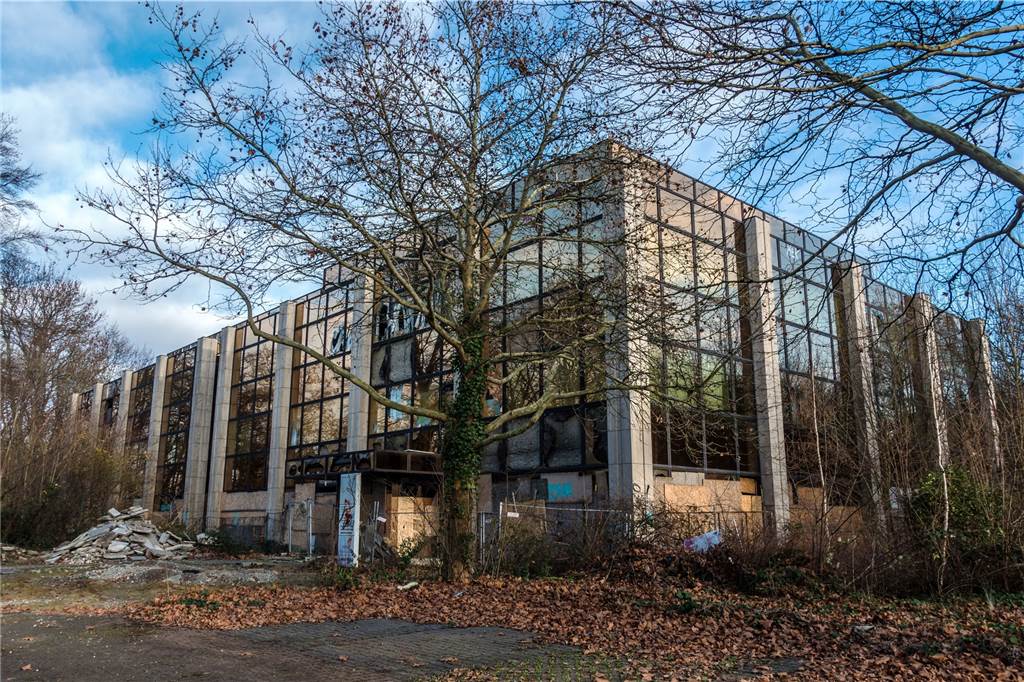 Investor will altes Siemens-Gebäude an der B1 abreißen und ein neues Quartier entwickeln Seit rund sechs Jahren steht das Gebäude in der Gartenstadt leer.